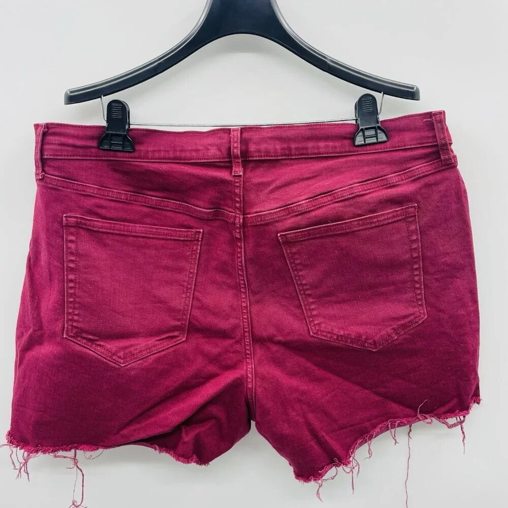 Old Navy Womens Size 16 Frayed Cut Off Boyfriend Denim Shorts in Wine‎ Stain Red